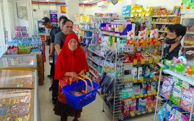 Elyas, Politisi Gerindra Yang Suka Berbagi Kepada Lansia Yang Masih Mencari Nafkah