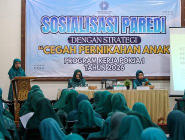 Ketua TP PKK Kota Pasuruan saat memberikan sambutan