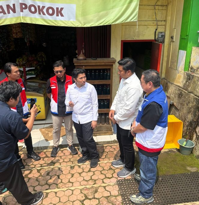 
					Wakil Gubernur Jawa Timur saat mengunjungi Desa Kemiri, Kecamatan Puspo, Kabupaten Pasuruan