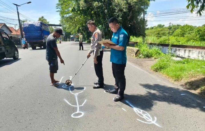 Bersenggolan, Warga Gondang Wetan Terlindas Dump Truk