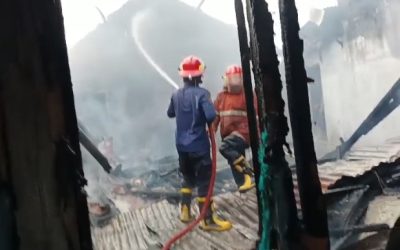 Rumah Pengusaha Peyek Kebakaran. Warga Gempol Berhamburan