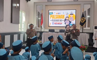 Keseruan “Polisi Sahabat Anak”, Dari Pengenalan Rambu hingga Hujan Hujanan di Polres Pasuruan