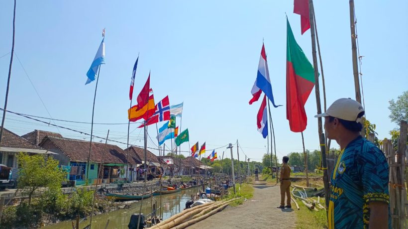 Desa Gerongan Sambut Piala Dunia Dengan Kibarkan Bendera Negara Yang Dijago