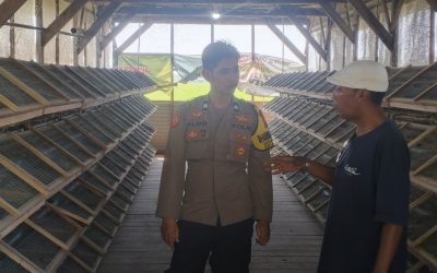 Bhabinkamtibmas Desa Masangan Monitoring Peternakan Puyuh Produktif Milik Bumdes