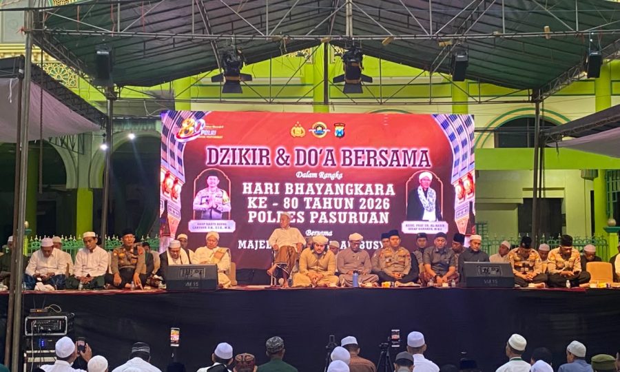 Dzikir dan Doa Bersama Hari Bhayangkara ke-80, Anggota Polres Pasuruan Ngaji Bareng Dengan Ribuan Jamaah