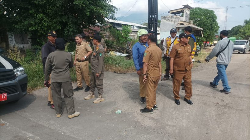 Penertiban PKL di Karangrejo Gempol Berjalan Lancar, Pedagang Bongkar Lapak Sendiri