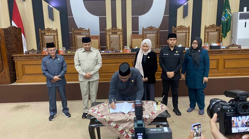Raperda APBD 2025 Disetujui, Bupati Pasuruan Ajak Perkuat Kolaborasi Legislatif Hingga Eksekutif
