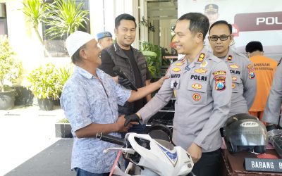 Pelaku Berhasil Diringkus, Kapolres Pasuruan Kembalikan Motor Hasil Curian kepada Korban