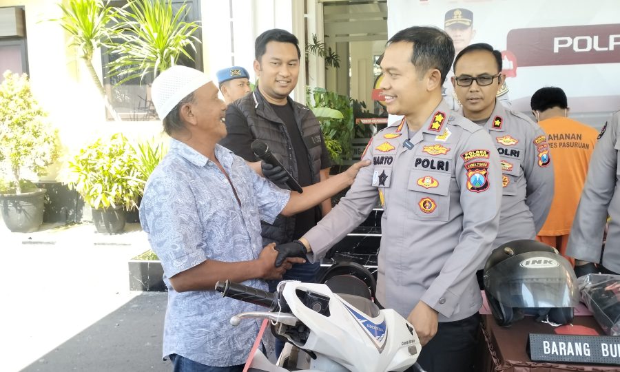 Pelaku Berhasil Diringkus, Kapolres Pasuruan Kembalikan Motor Hasil Curian kepada Korban