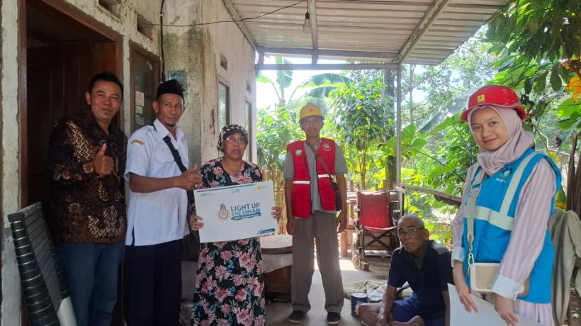 Bentuk Kepedulian PLN Terhadap Penerangan Dengan Pemasangan Listrik Gratis