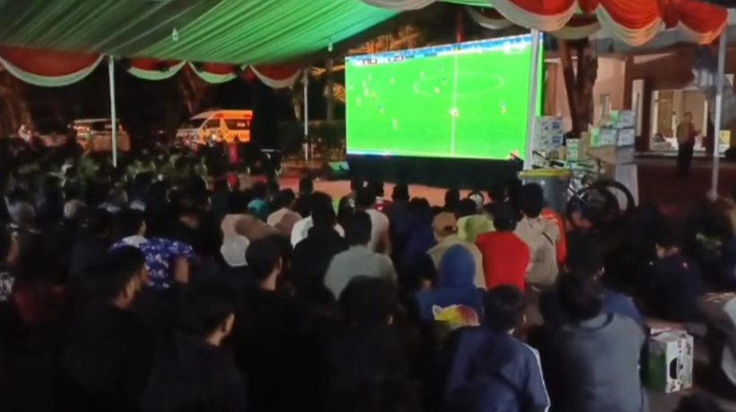 Pemkab Pasuruan Gelar Nobar Piala Dunia Sekaligus Bagikan Hadiah Untuk Warga