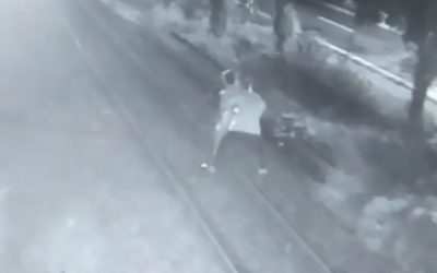 Viral, Petugas Palang Pintu Selamatkan Orang Hendak Bunuh Diri