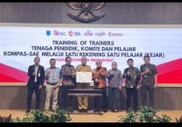 OJK Dorong Budaya Menabung Pelajar di Probolinggo, Lebih dari 1.500 Rekening Simpanan Diserahkan