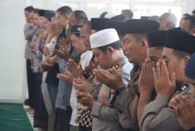Karena Ini. Kapolres Pasuruan Gelar Sholat Ghaib dan Doa Bersama