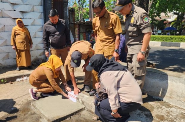 Mie Gacoan Pasuruan Bermasalah. Saluran Pembuangan Limbah Disegel