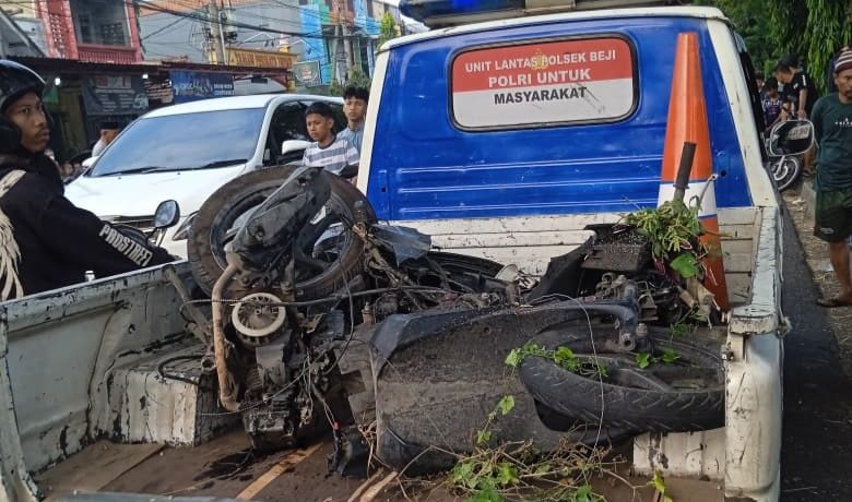 Driver Shopee Food Tewas Tertabrak Kereta Diperlintasan Desa Gajahbendo – Beji