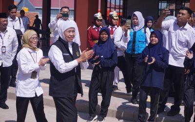 Gubernur Khofifah dan Danjen Akademi TNI Tinjau SRT 2 Kota Pasuruan, Tanamkan Semangat Juang Menuju Indonesia Emas 2045