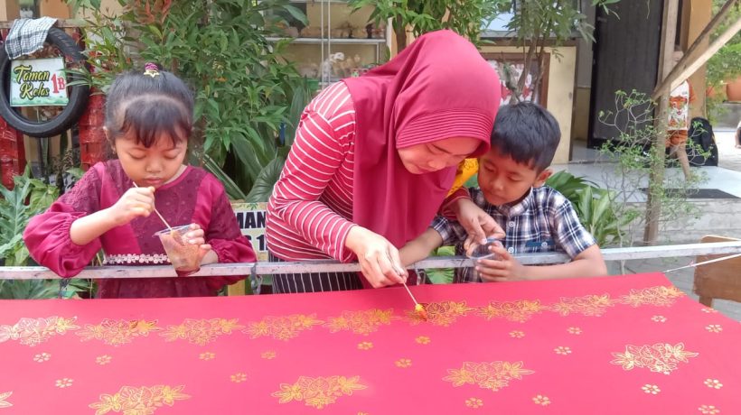 Angkat Potensi Daerah, Batik Seragam Sekolah Bermotif Daun Randu dan Daun Sirih Jadi Unggulan