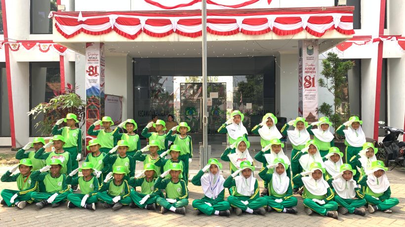 Siswa-siswi SD Budi Utomo Jadi Peserta Termuda Gerak Jalan HUT RI Ke-81