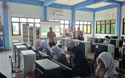 Pelajar SMKN 1 Bangil Belajar Edukasi Literasi AI Bersama Polres Pasuruan