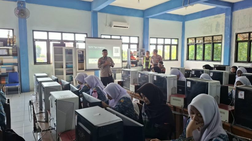 Pelajar SMKN 1 Bangil Belajar Edukasi Literasi AI Bersama Polres Pasuruan