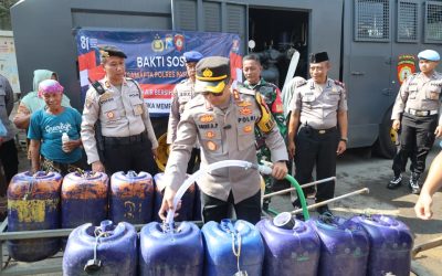Peringati HUT ke-81 RI, Polres Pasuruan Kota Salurkan Bantuan Air Bersih untuk Warga Panggungrejo