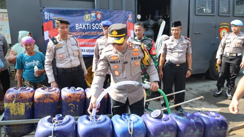 Peringati HUT ke-81 RI, Polres Pasuruan Kota Salurkan Bantuan Air Bersih untuk Warga Panggungrejo