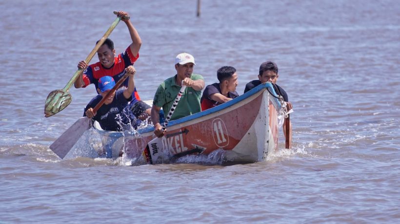 Buka Lomba Dayung Perahu, Walikota Ajak Lestarikan Alam Laut Pasuruan