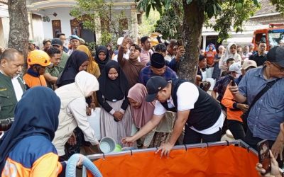 Kemarau, Pemkab Pasuruan Bersama Pemprov Jatim Turun Tangan Distribusikan Air Bersih Dan Sembako