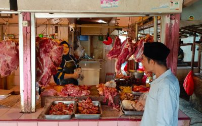 Harga Daging Terus Melonjak, Pedagang Hanya Bisa Berharap