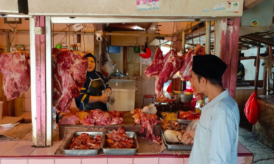 Harga Daging Terus Melonjak, Pedagang Hanya Bisa Berharap