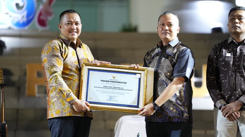 Kasi Intel Kejari Terima Penghargaan di Hari Jadi Kabupaten Pasuruan ke-1097