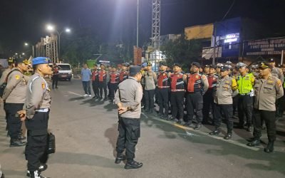 Ratusan Personel Polres Pasuruan Amankan Pasuruan Carnival yang Dipadati Ribuan Penonton