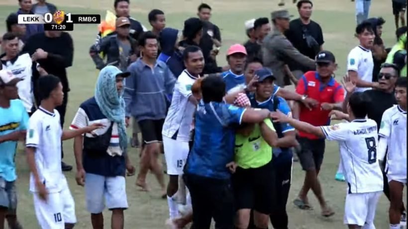 Piala Bupati Pasuruan 2026 Ternoda Kericuhan, Ratusan Suporter Lekok United Hakimi Wasit
