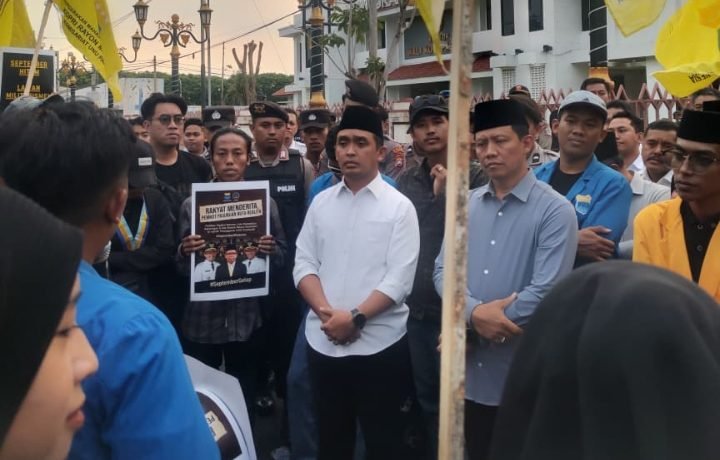 Mahasiswa Gelar Aksi di Pemkot dan DPRD Kota Pasuruan, Soroti Anggaran Rumah Dinas