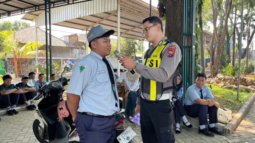 Satlantas Polres Pasuruan Ajak Siswa-siswi Taat Aturan Lalulintas