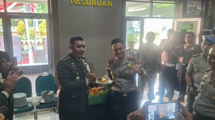 Kapolres Pasuruan Kunjungi Kodim 0819, Rayakan HUT ke-81 TNI