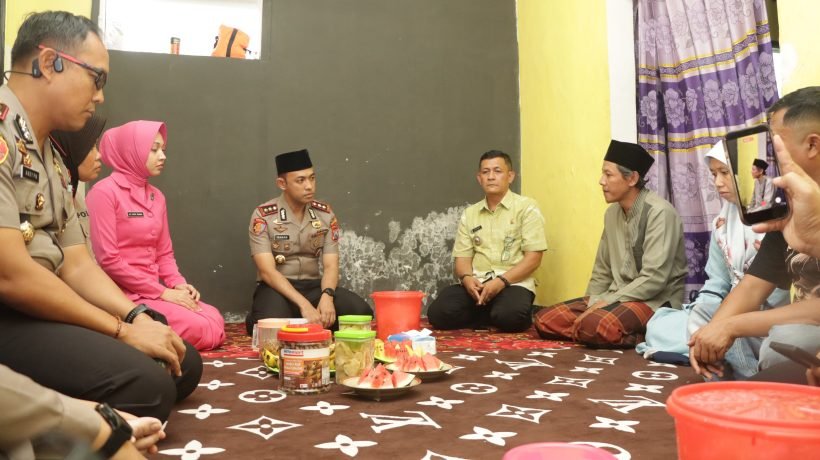 Kapolres Pasuruan Takziah ke Rumah Duka Korban Pembunuhan Prigen