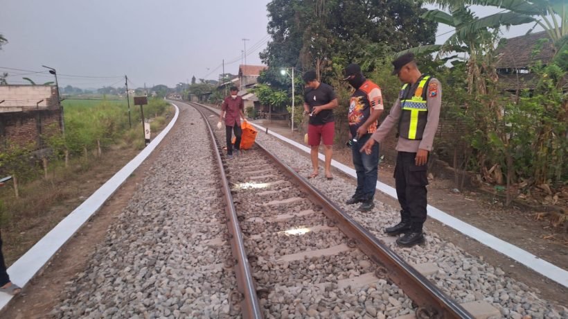 Perempuan Tanpa Identitas Tewas Tertabrak KA Sangkuriang di Nguling Pasuruan