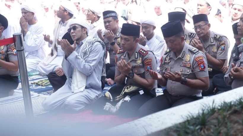 Kapolres Pasuruan Ikuti Sholat Istisqa di Ponpes Dalwa. Panjatkan Doa Memohon Hujan Berkah