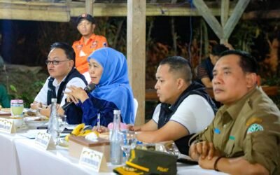 Tinjau Karhutla Tahura R Soerjo, Khofifah Prioritaskan Keselamatan Petugas dan Pasokan Air Bersih