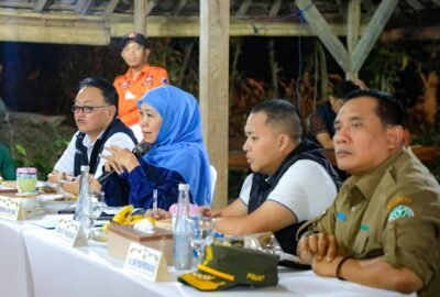 Tinjau Karhutla Tahura R Soerjo, Khofifah Prioritaskan Keselamatan Petugas dan Pasokan Air Bersih