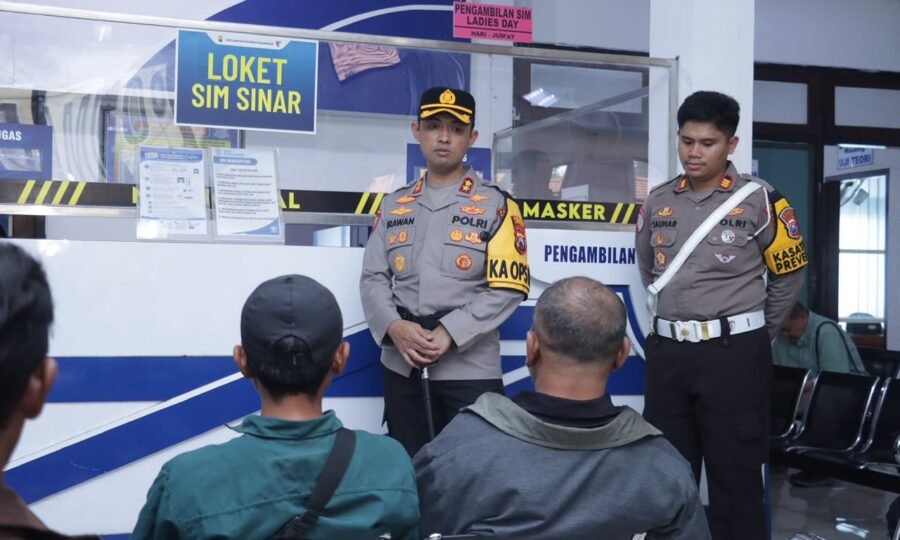 Kapolres Pasuruan Sosialisasikan Operasi Patuh Semeru 2026 Sekaligus Sapa Pemohon SIM